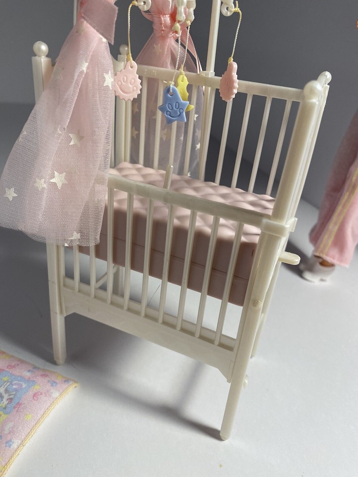 Vtg 2000 Mattel Barbie Baby Krissy Musical Crib Bedtime Set, Complete