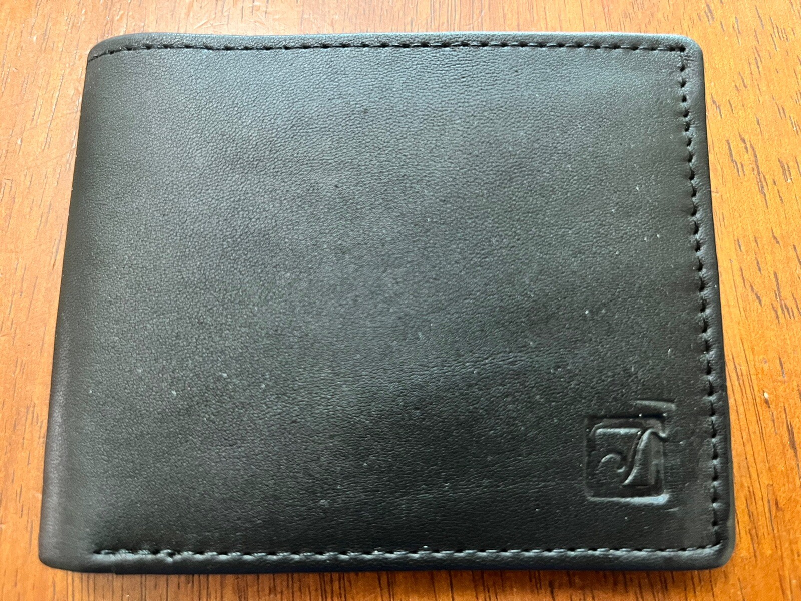 STONE MOUNTAIN Black Trifold genuine leather RFID wallet