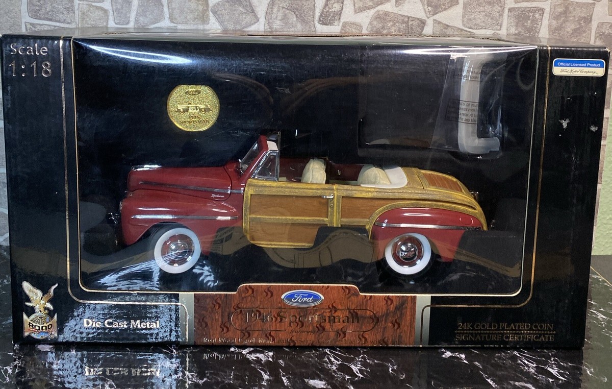 1/18 1946 Ford Sportsman ミニカー 1946 Ford Sportsman Woody Black 1/18 Diecast Model Car by