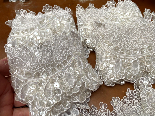 bead scallop soutache trim 4"x43" glass hand sewn sequins white snow - Picture 5 of 5
