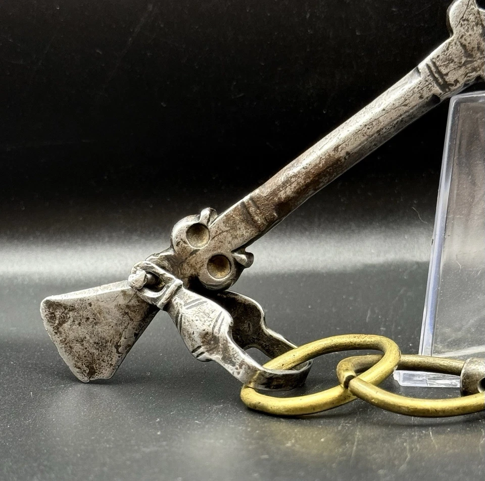 Старинный ближневосточный исламский железный инструмент с латунными кольцами — мини-кирка 19 века - Изображение 3 из 4