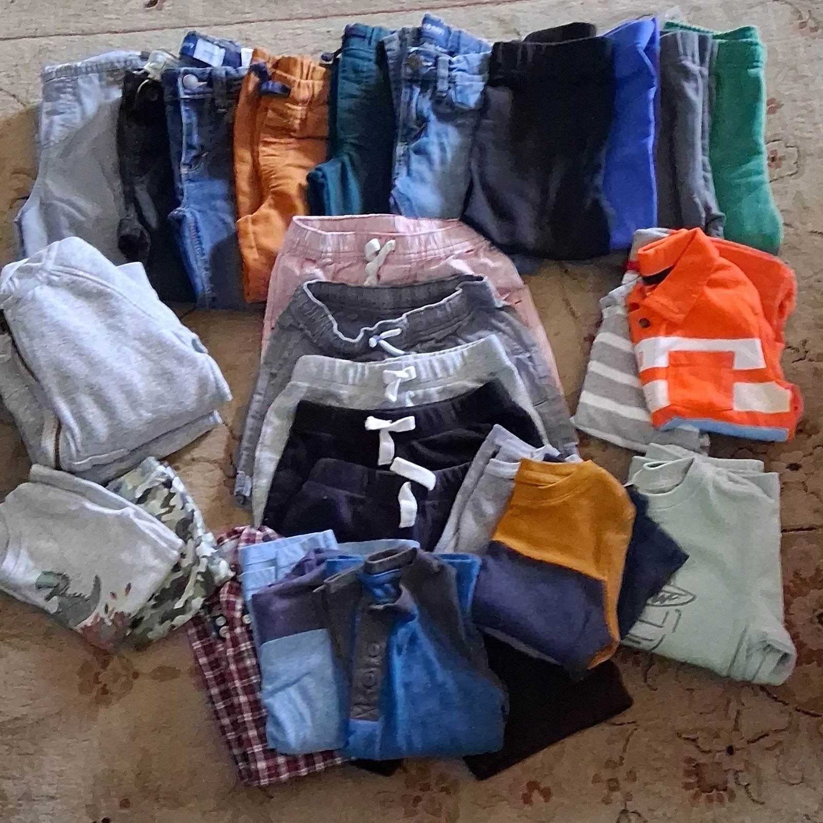 4t Boy Mixed Clothing Lot Multicolor Shirts Pants Shorts Hoodies Cotton Blend
Opens in a new window