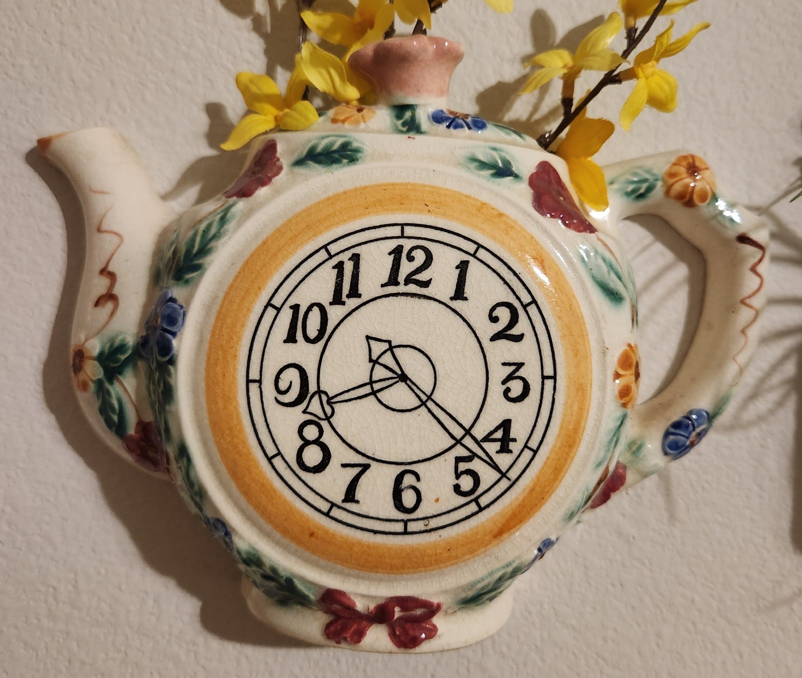 VINTAGE CLOCK WALL POCKET