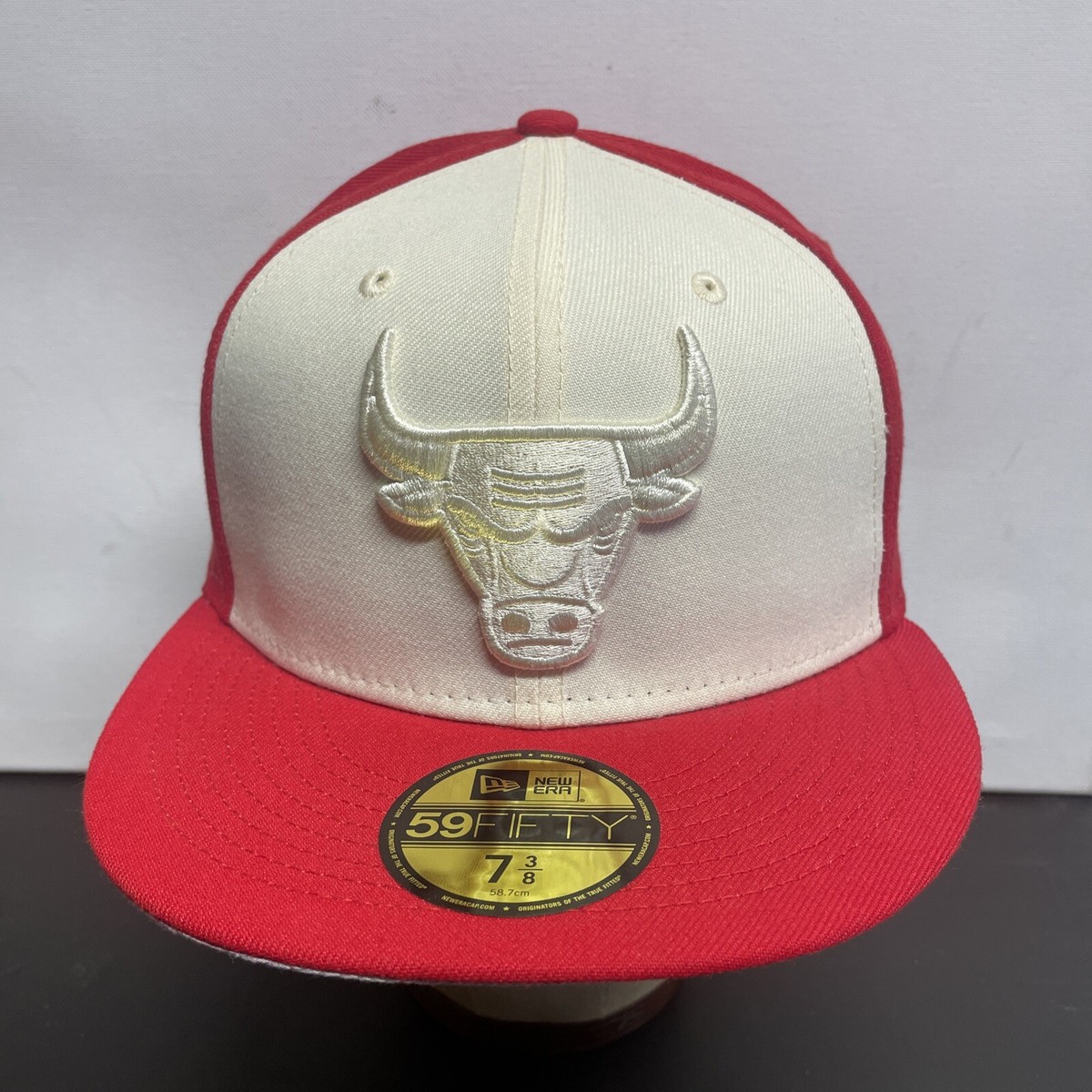 New Era 59Fifty Chicago Bulls Fitted Hat Size 3/8 Red And White