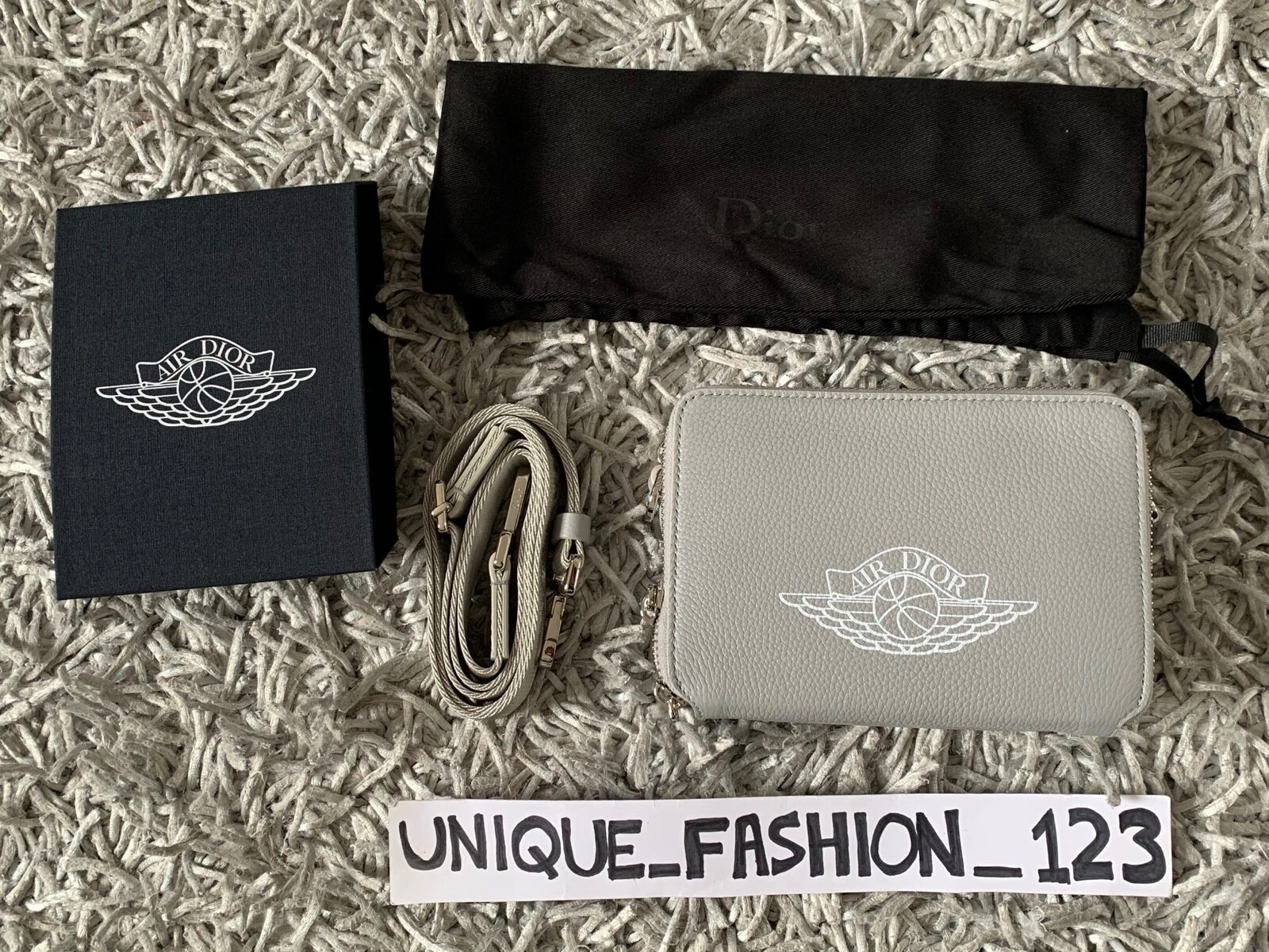 DIOR X JORDAN CHRISTIAN DIOR X AIR JORDAN1 BORSA COMPATTA CON CERNIERA BASSA UOMO ALTA PELLE 1 GRIGIA