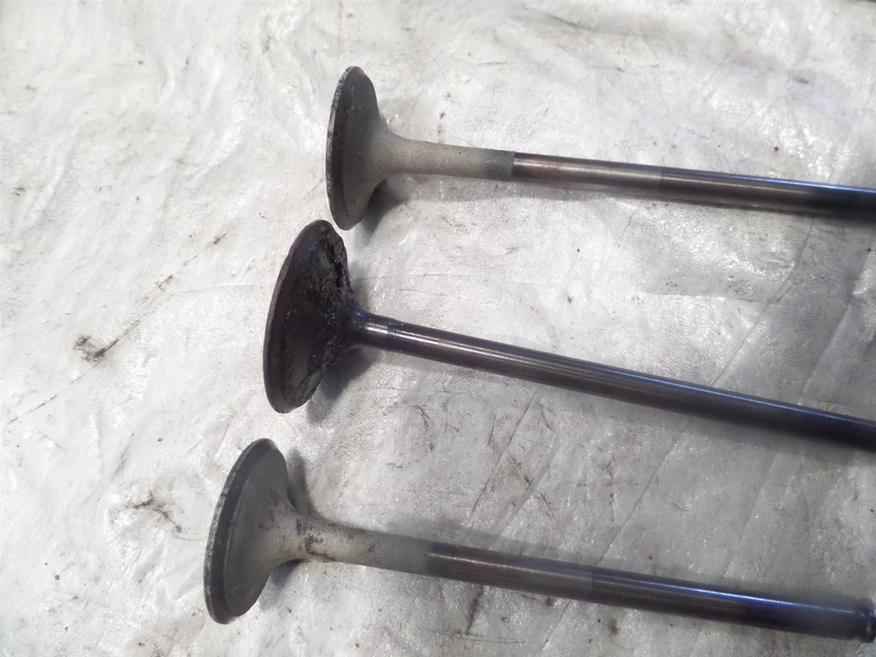 Válvula de admisión/escape de culata Honda ST1300 ST 1300 2009-2013 Foto 3 de 4