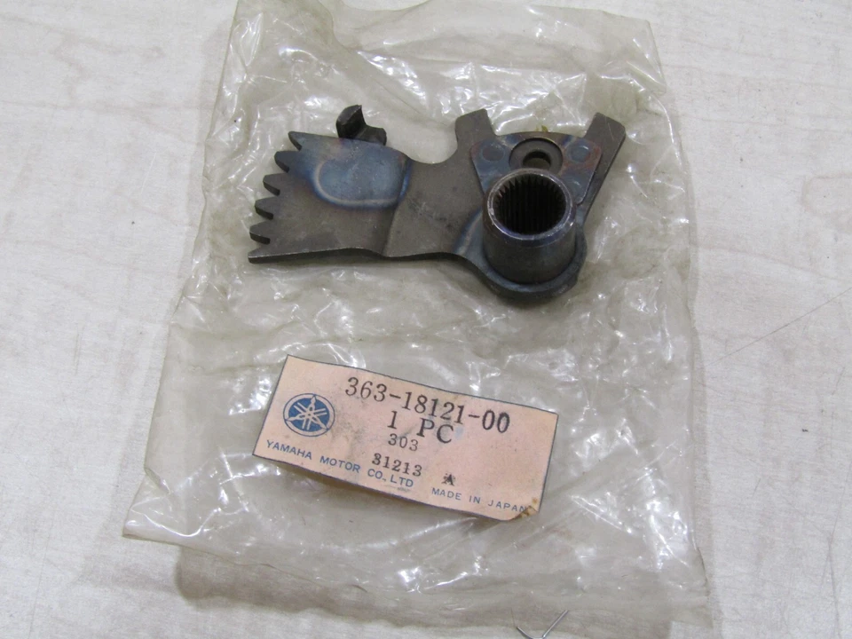 GENUINO OEM NOS YAMAHA MX360 SC500 PALANCA DE CAMBIOS TRINQUETE 363-18121-00 Foto 2 de 3