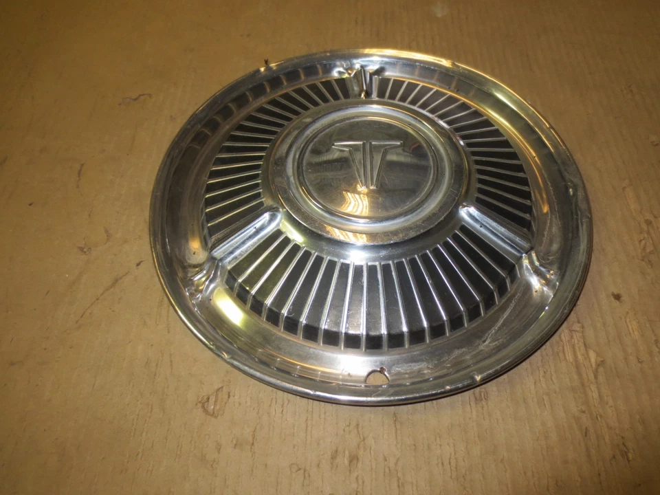 63 Oldsmobile F85 Cutlass 1963 tapacubos llanta cubierta de rueda tapacubos 13" fabricante de equipos originales usado W3 Foto 2 de 4