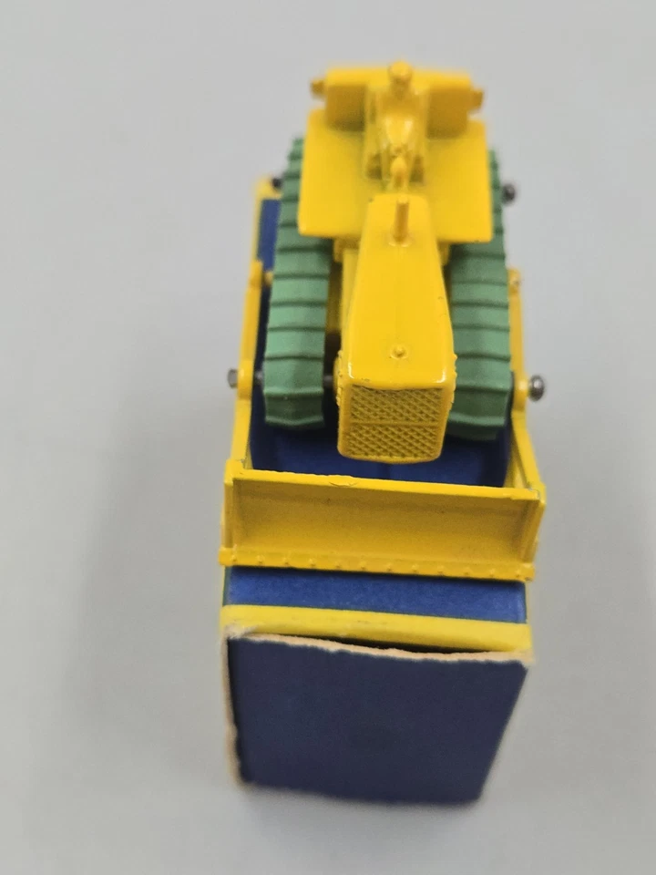 Vintage Matchbox Lesney #18 Caterpillar Bulldozer With Original Box In Mint... - Image 4 of 4