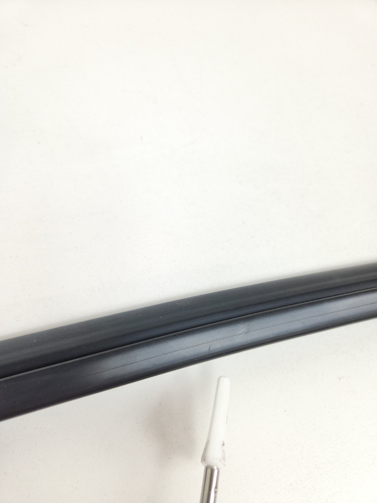 2015-2017 MCLAREN 675LT FRONT LEFT SIDE DOOR GLASS SCRAPER GASKET SEAL STRIP OEM