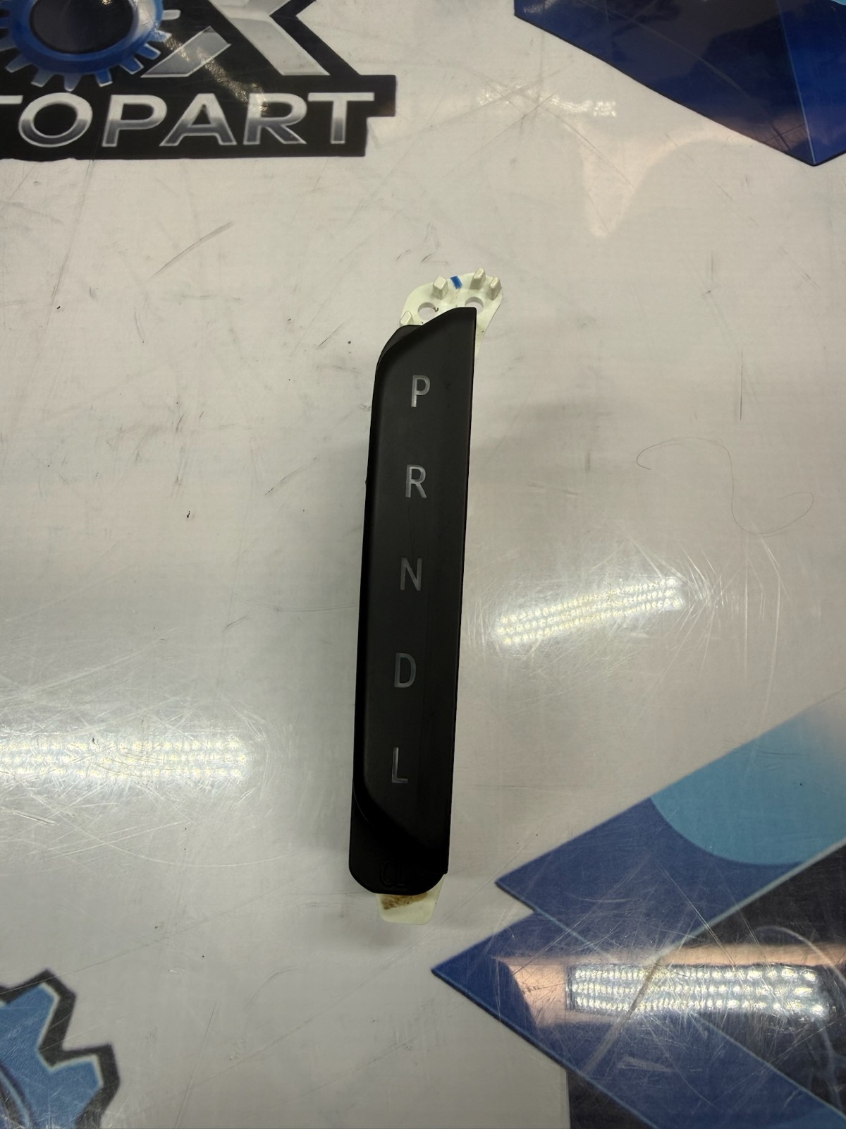 2021-2024 CHEVROLET TRAILBLAZER AWD TRANSMISSION GEAR SHIFTER INDICATOR OEM