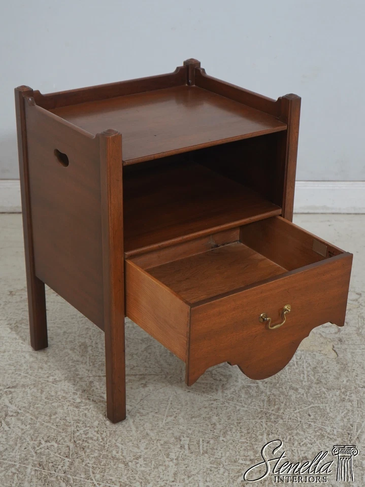 F70279: KITTINGER WA-1030 Colonial Williamsburg Mahogany Nightstand - Image 3 of 4