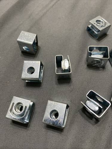 10 PC LOT 10-32 Rack Mounting Retainer Clip Nuts Cage Slide Mount Zinc & Screws - Picture 2 of 4