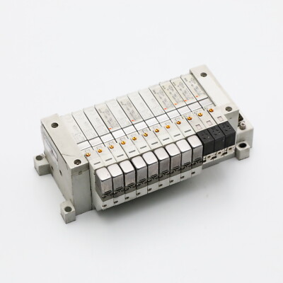 SMC Ventilinsel mit 9x VQ1100R-5B1-Q + 3x VQ1100R-5B-Q