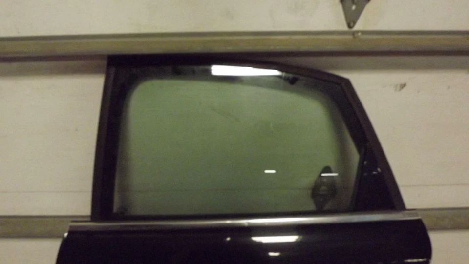 06-08 AUDI A4 S-Line Left Driver Side L Black  Rear Door  - Imagem 2 de 4