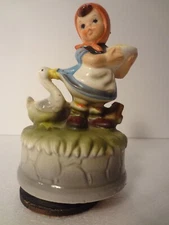 ArtMark Japan Musical Figurine Ceramic Girl with Duck