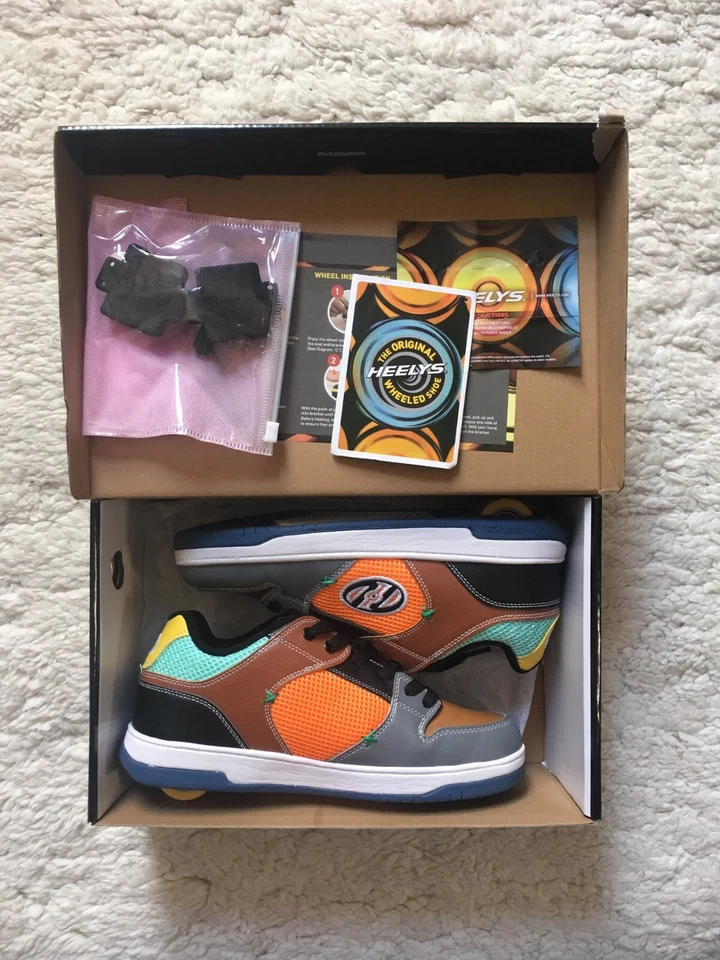 HEELYS Wheeled Shoes in 'Cosmical'/ Block Colour/ UK 7/ EU 40.5 Male Sizing - Image 2 of 4