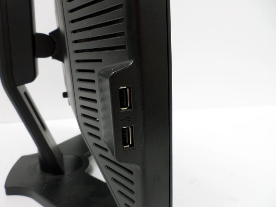 Dell 19" P190st 1280 x 1024 LCD Monitor w/ Adjustable Height Swivel Base - Image 3 of 4