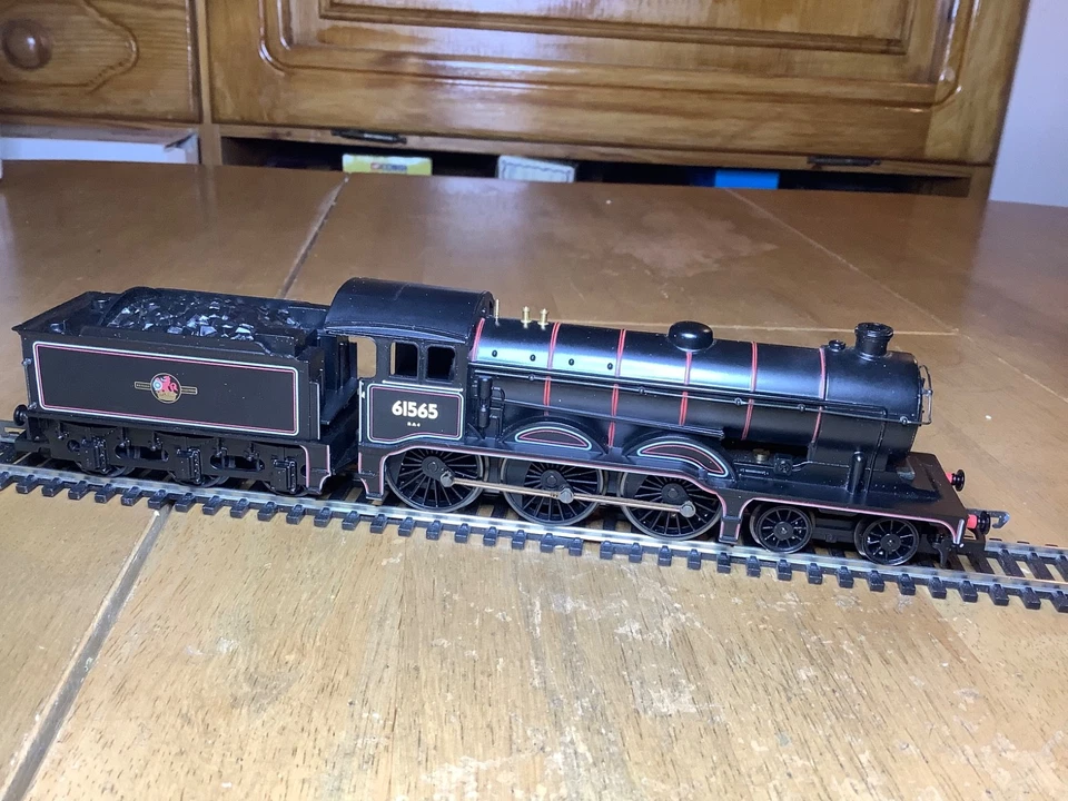 Hornby 00 gauge  R2134M The B12/3 Locomotive Train Pack. - Image 4 of 4