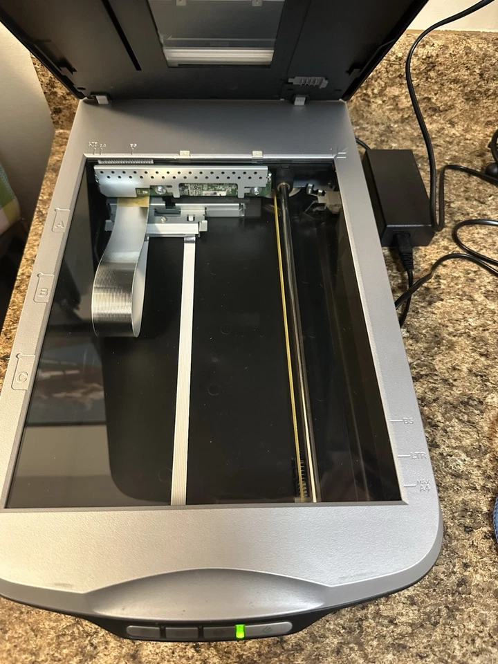 Epson Perfection V500 Photo Scanner J251A Hard Wired Power Cord Tested Working!! - Image 4 of 4