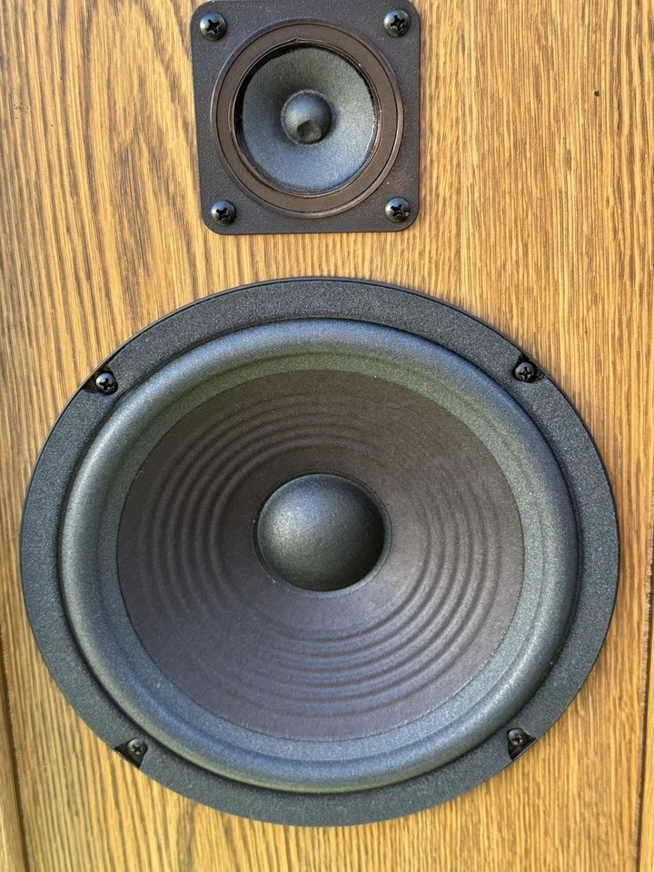 Memorex M-4100 Alto-falantes Vintage 8” Woofer 2” Tweeter 8 Ohm Par de Madeira - Imagem 4 de 4