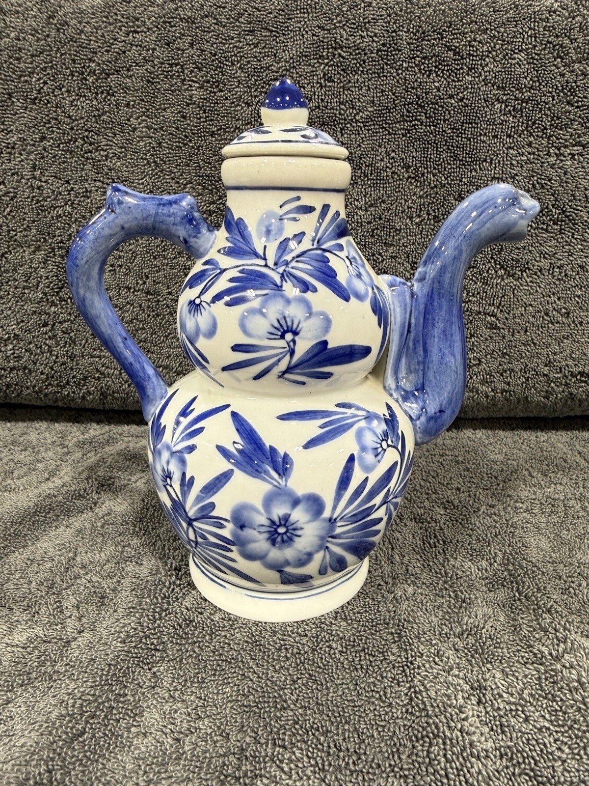 Unbranded Cobalt Blue & White Floral Porcelain Unique Shaped Coffee Pot Vintage