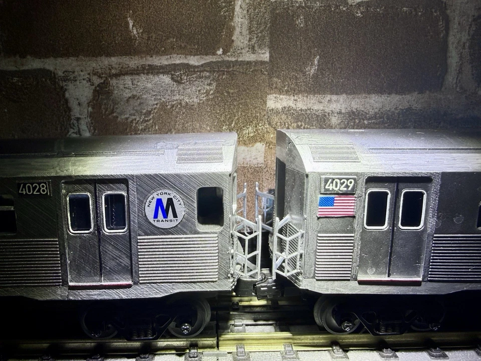 New MTA NYCT R38 Subway Set. *Not MTH Or Lionel* - Image 3 of 4