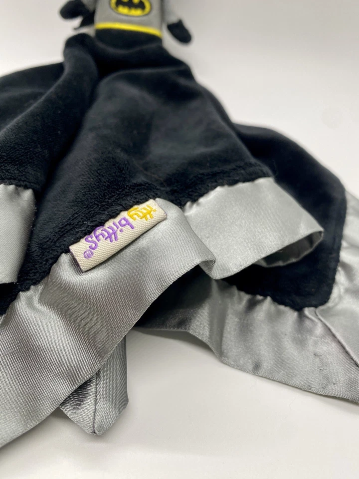 Manta de seguridad de felpa negra Itty Bittys Batman Lovey sello DC Comics Foto 3 de 4