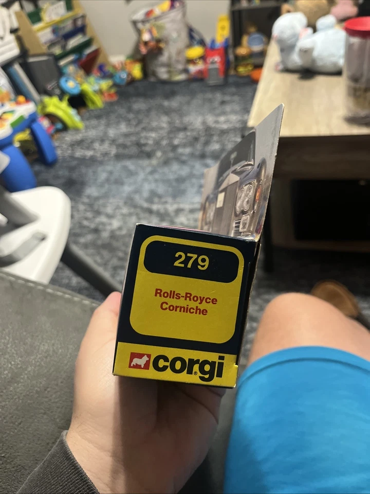 Vintage 1979 Corgi No279 Rolls Royce Corniche In Metallic Red In Original Box - Image 4 of 4