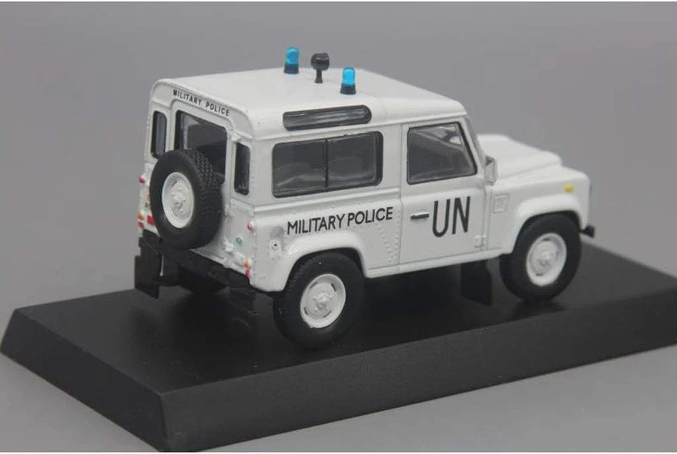 LAND ROVER DEFENDER 90 UNITED NATIONS 1:43 Scale Model Toy Car Police UN 1998 - Image 4 of 4