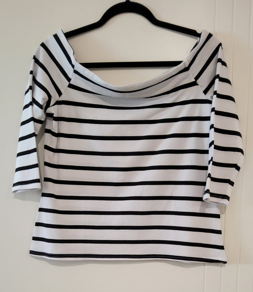 EMERGE LADIES BLACK AND WHITE STRIPED OFF THE SHOULDER  3/4 SLEEVE TOP SIZE 14