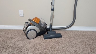 Electrolux Canister Bag Less Vacuum Cleaner T4 Multi Cyclonic Continuous Suction