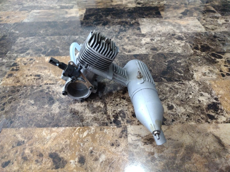 RC AIRPLANE ENGINE MAGNUM XL .46 WITH MUFFLER AND O.S. CARBURETOR SPECIAL PRICE - Image 4 of 4