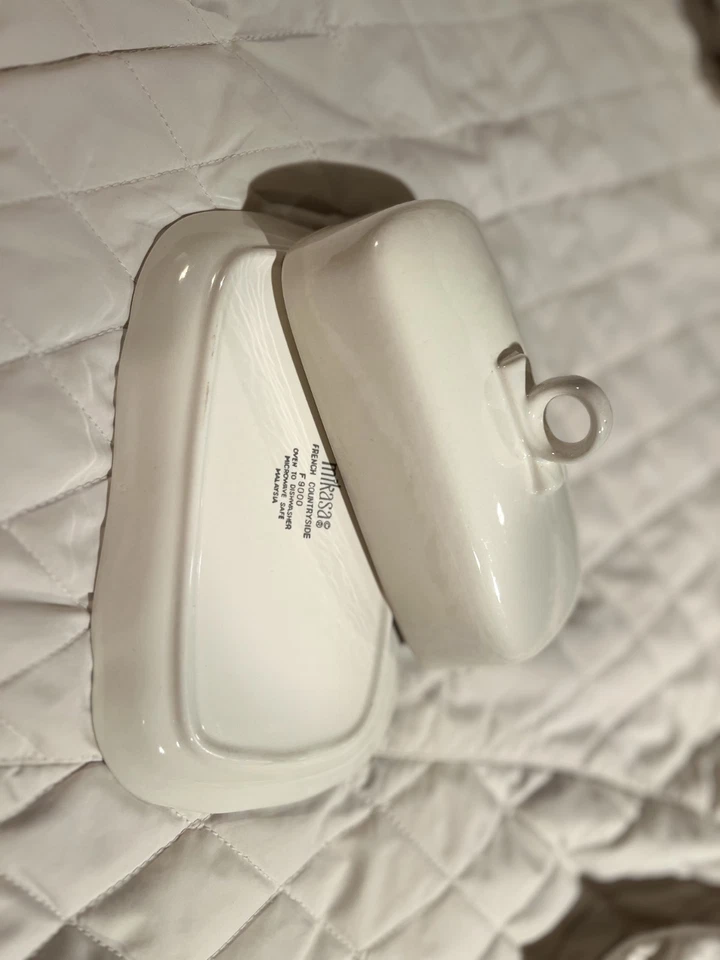 French Countryside F9000 By Mikassa Butter DISHWASHER With Lid - Used - Image 3 of 3