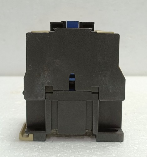 Telemecanique LC1 D18 10 Contactor LC1D1810M7 - Picture 7 of 9