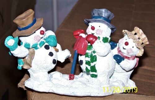 snowman figurines in snow ball fight - Picture 1 of 1