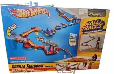 Hot Wheels Wall Tracks Starter Set 2011 Mattel Hot Wheels Wall