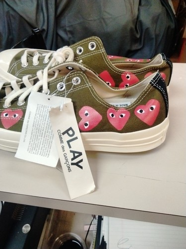 Comme Des Garcon Play CDG X Converse Chuck 70 Low Heart Olive 6 Woman 8 - Picture 3 of 12