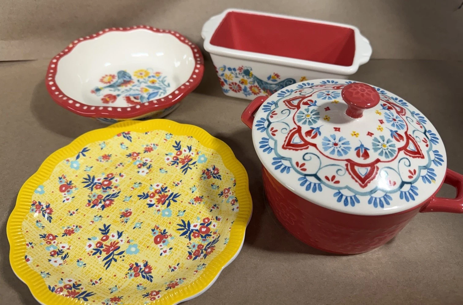 Set Of 5 Pieces Pioneer Woman Mini Loaf Pans, Mini Casserole & Pie & Plate NWT
Opens in a new window