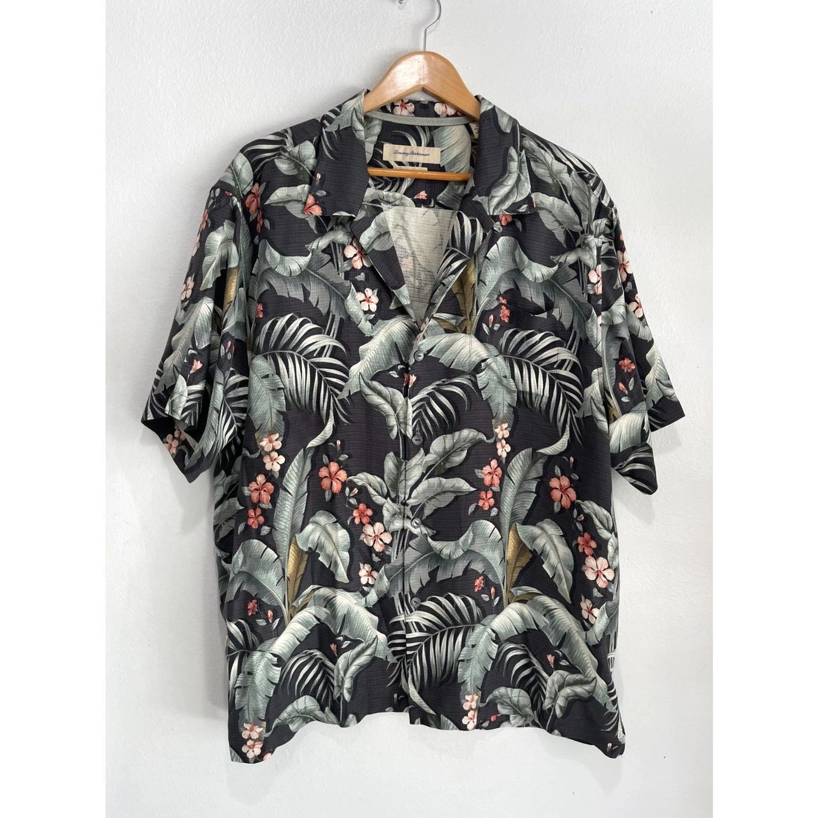 Tommy bahama silk button up shirt hawaiian tropical beach vacation resort men XL