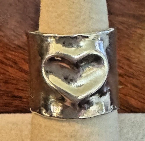 Vintage Artisan 18mm Cigar Band Ring 925 Silver Heart Design Hammered Size 7.25