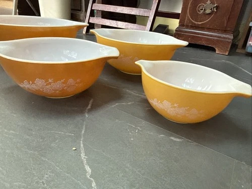 Set Of 4 Vintage Pyrex Mixing Bowl Set Butterfly Gold