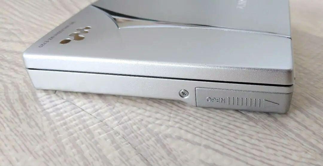 SONY MDウォークマン MZ-E720_BR SONY MZ-E720 walkman minidisc MD player Silver Good GP USED