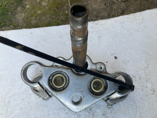Triumph Thunderbird 900 Fork Yokes - Picture 2 of 5