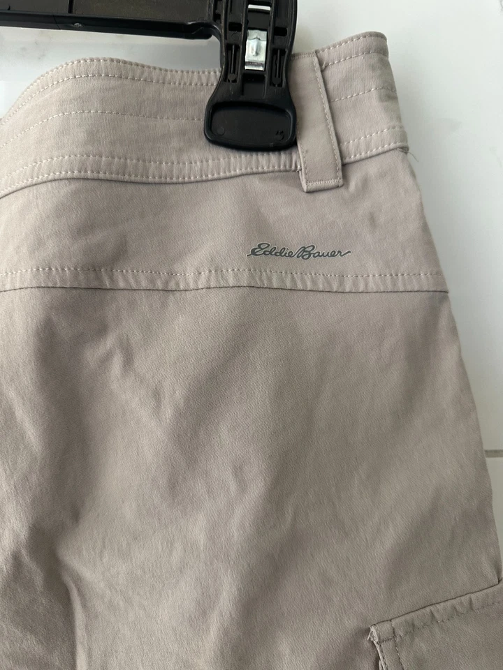 Eddie Bauer Women’s Size 6 Khaki Cargo Hiking Shorts Lightweight Outdoor Travel - Image 4 of 4