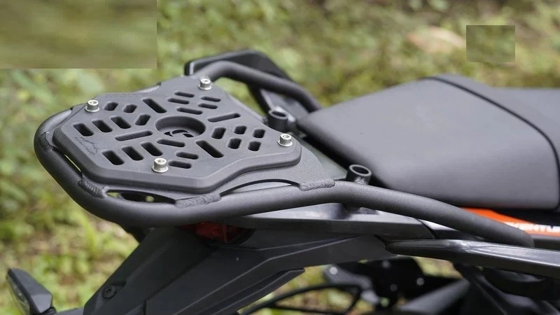 Toprack con amortiguador de vibraciones apto para KTM 125 ENDURO R (2025) Foto 4 de 4