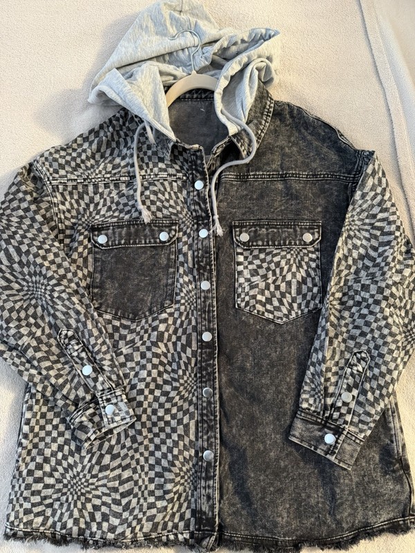NWOT Women’s Boutique Checkered Jean Button Up Size L