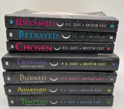 Lot of 7 PC Cast PB and HC in very good condition House of Night (25)