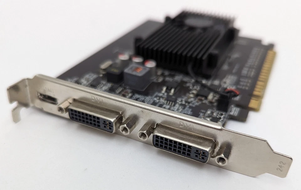 EVGA NVIDIA GeForce GT 520 SC 2GB DDR3 PCIe Video Graphics Card 02G-P3-2029-KB - Image 2 of 4