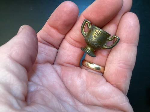 4 CRACKER JACK Gumball Prizes Metal cradle, urn, plastic bunny elephant charm - Picture 2 of 24
